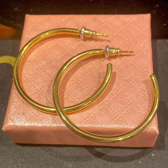 Vintage Jewelry - Gold Tone Hoop Earrings. Post Backs